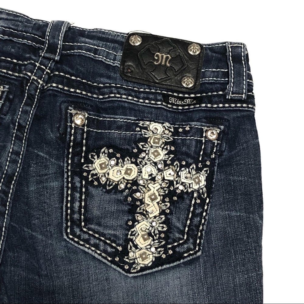 Miss Me Distressed Cutoff Jean Shorts - Picture 4 of 8